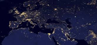 Vue de l'espace, la côte espagnole montre une richesse de couleurs surprenantes. Exploit De La Nasa Premieres Photos De La Terre Vue De Nuit Que Voit On Ca M Interesse