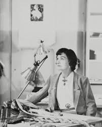Check out full gallery with 13 pictures of coco chanel. Was Coco Chanel Zu Hause Trug Vogue Germany