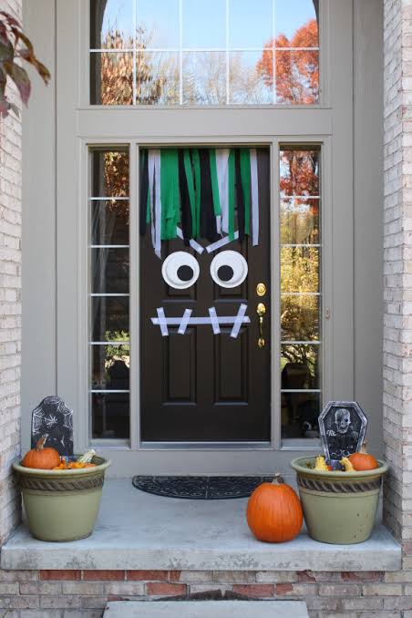 21 spook-tacular Halloween door decorations | Gathered