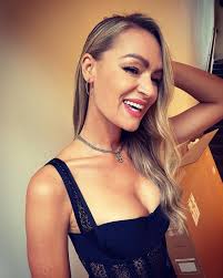 Laura Woods tears down troll with vicious tweet as fans say 'you dropped  your crown, queen'