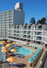 Yes, it conveniently offers a business center, meeting rooms, and a banquet room. Mar 17 Dream Inn Santa Cruz To Host Vertical Concert March 17 Santa Cruz Ca Patch