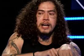 João não consegue tirar os olhos de Penélope