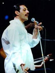 Queen The Show Must Go On Live Freddie Mercury Pin By Whimsical Bliss Studios On Freddie Mercury Freddie Mercury Queen Freddie Mercury Mercury