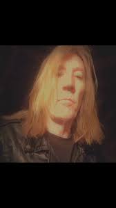 Last night.....EPIC.....this picture was taken at 8.15pm (just before we  came on) by Des' drum tech Craig Edge . Really pleased to see how many  people had made the effort to show