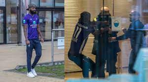 Een paars truitje, ooit gekregen van yannick bolasie. Antwerp Player Shows Up Wearing Rival S Shirt To Force Transfer They Don T Let Him In