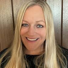 Karin Mclean's Instagram, Twitter & Facebook