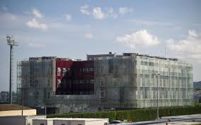 È una residenza costruita nel 1702 e situata vicino al camp nou, stadio di casa della suddetta squadra. La Masia Official Fc Barcelona Website