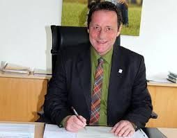 Unsere dienstleistungen im bereich zahnimplantate. Achim Schwickert Fur Weitere Acht Jahre Als Landrat Gewahlt Ww Kurier De