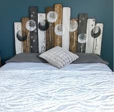 Ce sticker tête de lit imprimé est composé d'un camaïeu de morceaux de bois de différentes formes et nuances, assemblés en. 33 Modeles De Tete De Lit En Bois Pour Une Deco Nature