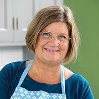 Pavlovatårta med jordgubbar och daim