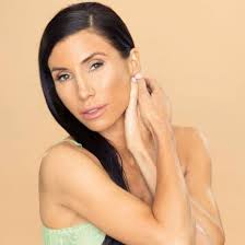 Elisha Marie's Instagram, Twitter & Facebook