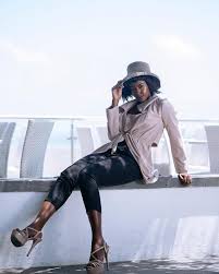 Reba amafoto agaragaza uburanga bw'umukobwa wagaragaye mu mashusho (...)