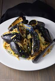 Mussels And Linguine With Garlic Butter White Wine Pasta Sauce Recipe Mussels Recipe White Wine Pasta Sauce Recipes
