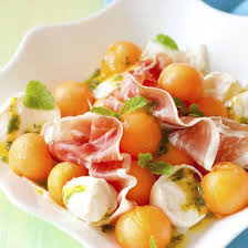 Salade De Melon Mozzarella Et Jambon Cru Recette En 2020 Salade Melon Recette Melon Salade