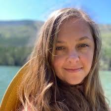 Lisa Berk's Instagram, Twitter & Facebook