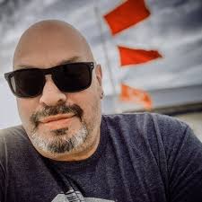 Steve Stanger's Instagram, Twitter & Facebook