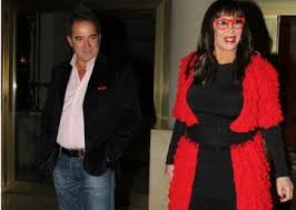 A fines de 2019, moria había sorprendido al revelar que se había casado en italia con su novio humberto poidomani. Quien Es El Nuevo Novio De Moria Casan Expediente Politico