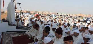 أعلن فرع وزارة الشؤون الإسلاميّة في منطقة الدمّام عن تجهيز ألف وثلاثمائة وسبعة وثمانين مسجداً لإقامة صلاة العيد داخل هذه المنطقة يوم الجمعة الموافق 31/تمّوز/2020م في تمام السّاعة 5:20. ÙƒÙŠÙÙŠØ© ØµÙ„Ø§Ø© Ø¹ÙŠØ¯ Ø§Ù„Ø£Ø¶Ø­Ù‰ Ø­Ø±ÙˆÙ Ø¹Ø±Ø¨ÙŠ