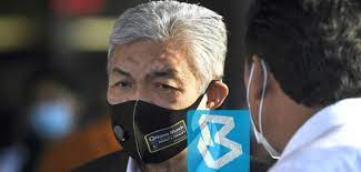 Malaisia poliitik (et) di malaysia (ms) zahid hamidi, ahmad zahid bin hamidi (ms); Ahmad Zahid Received Two Cheques Worth Rm6 Million Macc Investigating Officer