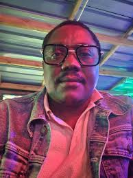 Anjiru Fumulani of Black Missionaries fame and Bright EKISESI Chiligo of  Mikozi fame. Tuyenda atatu atatu Bonus: Meek Mill of 1942 Flows fame.