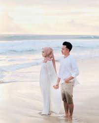 A wedding is a ceremony where two people are united in marriage. 10 Inspirasi Foto Prewedding Hijab Dari Selebgram