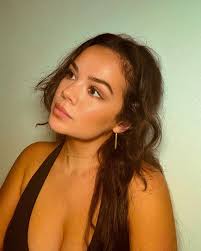 Angela Moreno's Instagram, Twitter & Facebook