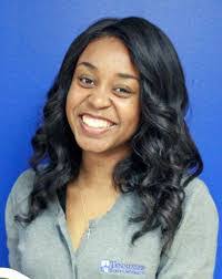 Kelly Carrel's Instagram, Twitter & Facebook