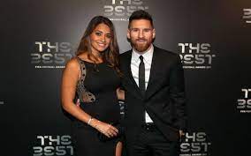 Antonella roccuzzo y georgina rodríguez son dos grandes celebridades de las redes sociales además de ser esposas de dos de los más grandes jugadores de futbol del mundo lionel messi y cristiano ronaldo, hace unos meses se compartió un video en donde supuestamente afirmaban que ambas mantenían una rivalidad por lo que competían entre ellas. Wag Battle Roccuzzo Rodriguez And More Upstage Partners