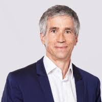 Sandy Veil's Instagram, Twitter & Facebook