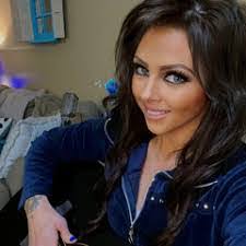 Kristen Miser's Instagram, Twitter & Facebook