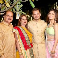 Alka Yagnik S Daughter Syesha Kapoor Gets Engaged With Beau Amit Desai daughter syesha kapoor gets engaged