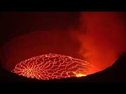 Le Mont Nyiragongo Est Un Volcan Actif Dans Le Parc National Des Virunga Republique Democratique Du Congo Trekking Au Bord Du Crate Volcan Actif Volcan Congo