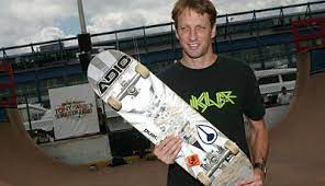 Anthony tony frank hawk is an american professional skateboarder, actor, and owner of skateboard company birdhouse. Skateboard Legende Tony Hawk Im Interview