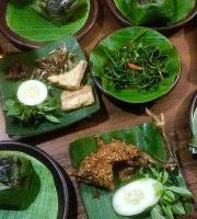 Delicious nasi bakar with fried eels, tempeh, tofu and teri (small fish) at  Pondok Jowi, Solo.