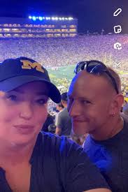 Michigan fans bring 'The Big House' down with an unbelievable rendition of  The Killers' 'Mr. Brightside' 🔥 (🎥: ByAZuniga