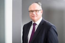 Die deutsche bank ist eine universalbank mit einem großen portfolio. Deutsche Bank On Twitter Frank Kuhnke Wird Neuer Chief Operating Officer Der Deutschen Bank Https T Co Btu5dhy2cv