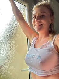 Darcie Does It 👷🏼‍♀️ Top 0.5% on X: Shes cold out there 🥶🥶🥶  t.cob5Kx5Q26VI  X