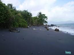 La Couleur Du Sable Mayotte L Ile Au Lagon Mayotte Plage Sable Noir