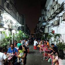 Too bad it was raining that day, otherwise we can dine under the stars between the back lane of shoplots near the errr bushes?. Most Authentic Street Food In Kl Picture Of Nasi Lemak Bumbung Petaling Jaya Tripadvisor