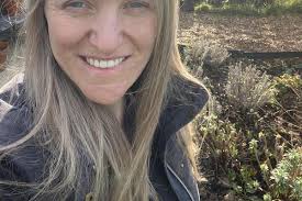 From city banker to Blackboys bee keeper