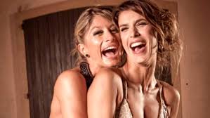 Ha avuto una lunga relazione con enzo iacchetti, poi ha sposato stef burns, chitarrista della band di. Elisabetta Canalis La Verita Sulla Lite Con Maddalena Corvaglia Cosa E Successo