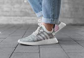 The nmd r2 comes in a pink and black primeknit upper with an engineered graphic pattern on the upper and a comfortable mesh lining. Adidas Nmd R2 Pk W Sneakers Low At Stylefile