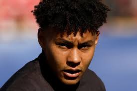 Este es el país que me ha dado todo... lo mínimo que puedo hacer es  representarlo dentro de la cancha”