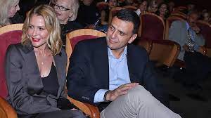 Mpalatsinoy Kikilias Shmera H Baftish Toy Gioy Toys Sthn Patmo Oles Oi Leptomereies Gossip Tv Gr