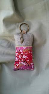 Porte Cles Bijou De Sac Tissu Japonais Lin Et Passepoil Or Porte Cles Par Justinfil Bijoux De Sac Diy Bijoux De Sac Couture Piece