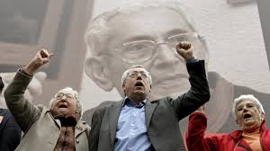 Si uno se cae, se levanta y sigue"