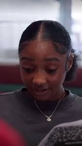 Sara Mello's Instagram, Twitter & Facebook