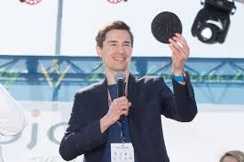 Za swój skok stoch w drugiej rundzie uzyskał dwie noty. Kamil Stoch Oddal Premie Za Medale Olimpijskie Piekny Gest Mistrza Super Express