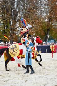 Chevalier Lors Du Grand Tournoi A La Fete Medievale De Brie Comte Robert Fete Medievale Medieval Chevalier