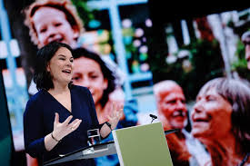Annalena baerbock wurde zur ersten kanzlerkandidatin der grünen gekürt und führt die partei in den bundestagswahlkampf. 5emhomlomgssvm